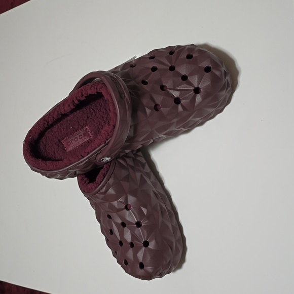 CROCS - Picture 1 of 9